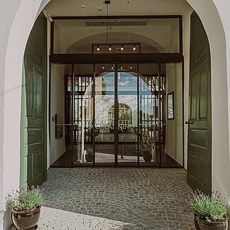 Eingang vom Burghotel Schlaining. Eingang vom Burghotel Schlaining.
