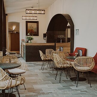 Rezeption mit Lobby & Bar im Burghotel Schlaining. Rezeption mit Lobby & Bar im Burghotel Schlaining.